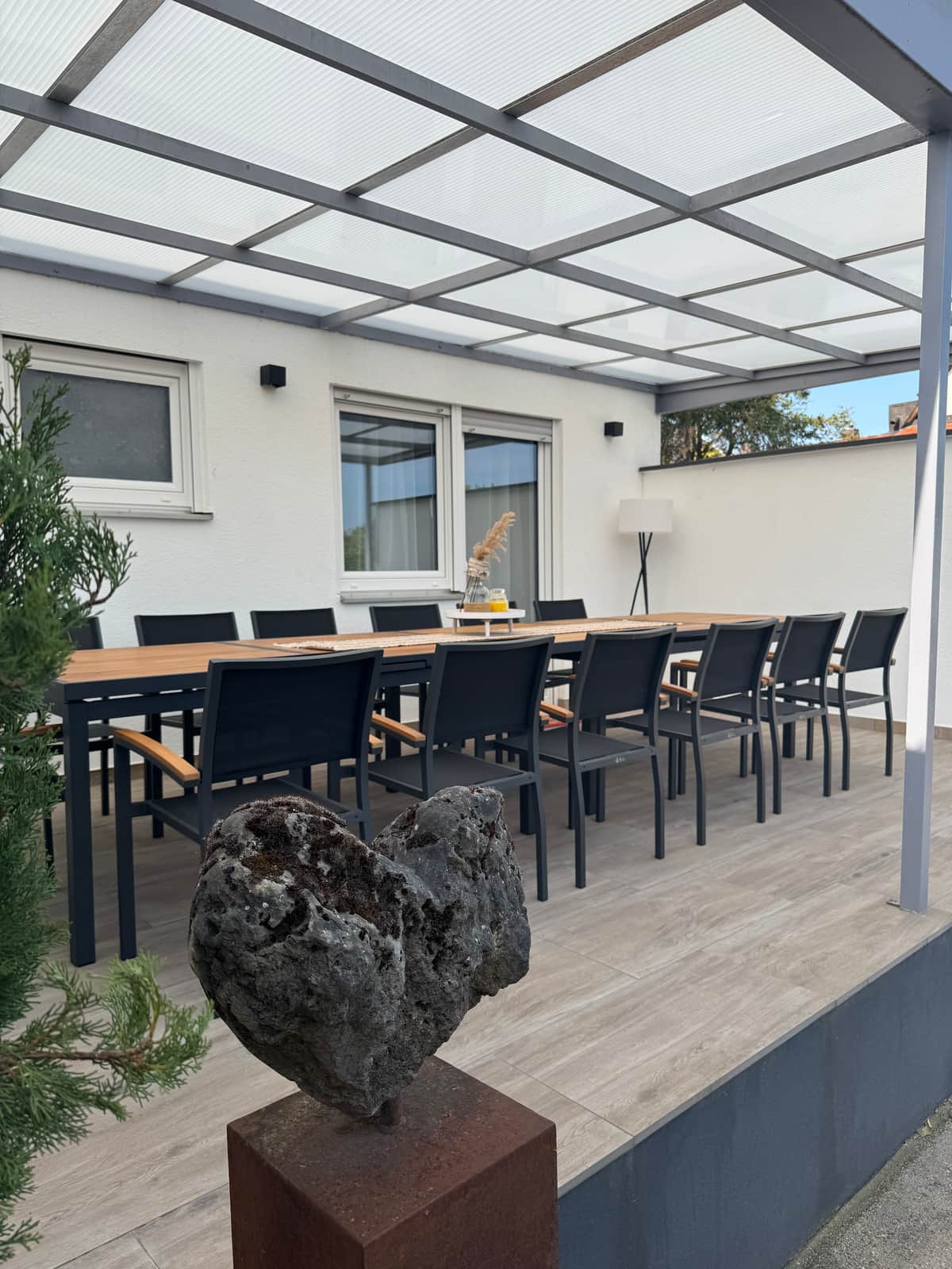 Großer Tisch für Gruppenessen